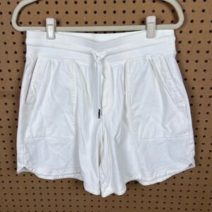 Athleta Farallon Midi Shorts In Cream Size Medium
